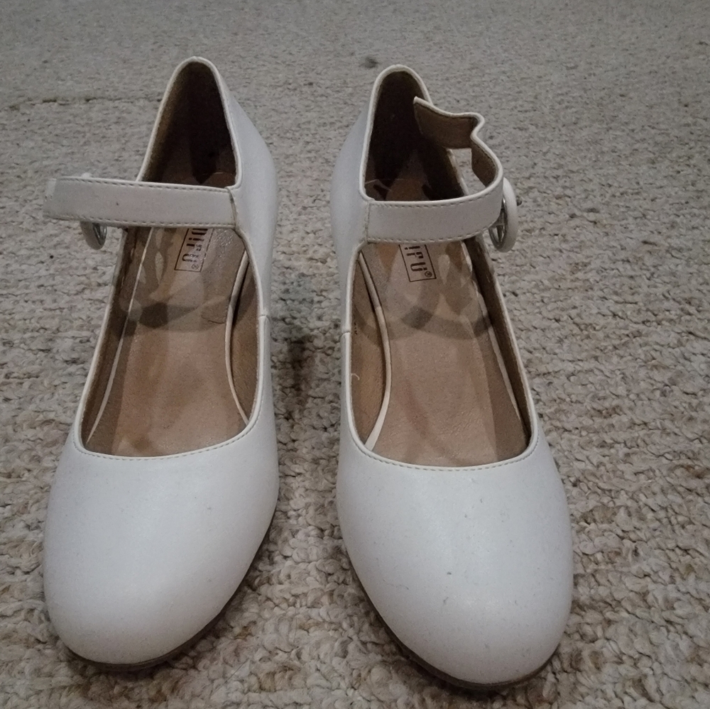White Size 7 Kitten Heel Shoes